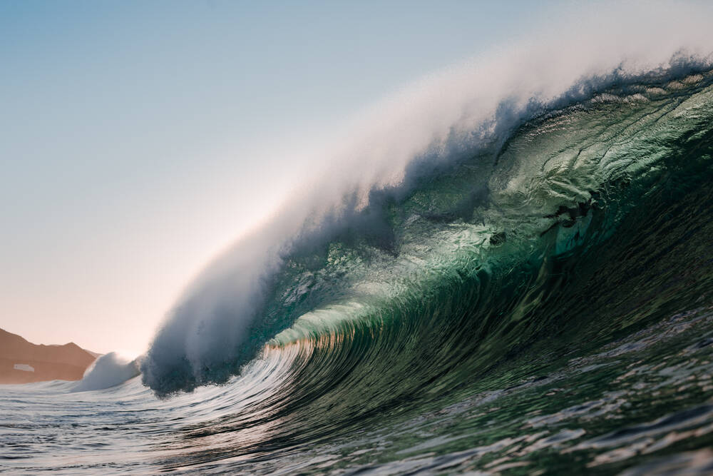 Giant Wave Sweeps Away Multiple Tourists! Spanish Holiday Island Turns into a Nightmare